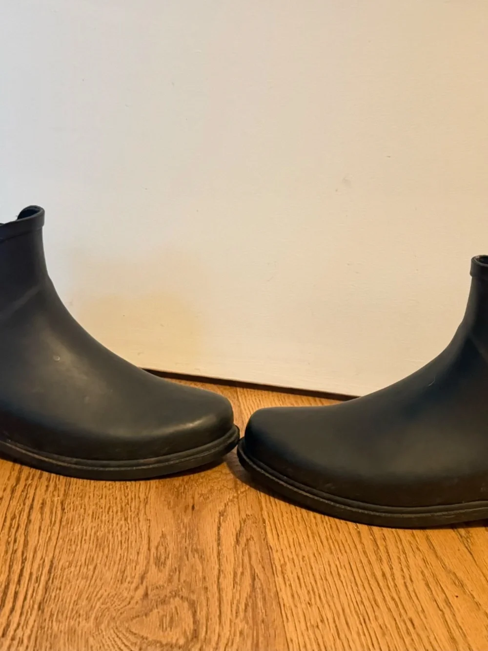 J. Crew Chelsea Rainboots - Matte Black (Missing Pull On Tabs) Sz 8